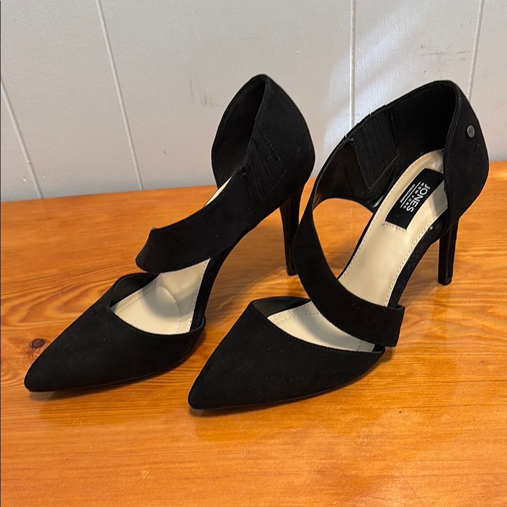 Jones New York Black Heels with Asymmetrical Design